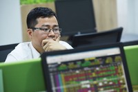 Nhà đầu tư chứng khoán hiện chịu nhiều loại thuế