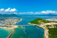 Bình Định đầu tư đường nối Quốc lộ 1 đến đường ven biển, kết nối Cảng Đề Gi. Trong ảnh: Đường ven biển đoạn đi qua Cảng Đề Gi (Ảnh: Dũng Nhân).