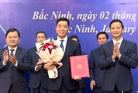 Lãnh đạo tỉnh Bắc Ninh trao chứng nhận đăng ký đầu tư cho Samsung Display vào những ngày đầu năm mới 2025