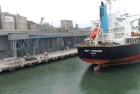 Xuất khẩu xi măng, clinker gặp khó do giá giảm mạnh, nhiều thị trường tăng áp dụng rào cản thương mại với xi măng Việt Nam. 