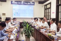 Lãnh đạo UBND tỉnh Trà Vinh tiếp nhà đầu tư tìm hiểu thông tin, cơ chế chính sách đầu tư dự án Khu công nghiệp - Đô Thị - Dịch vụ thuộc Khu kinh tế Định An. Ảnh: BQL Khu kinh tế Trà Vinh