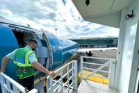 Tổng sản lượng hàng khách mà Cảng hàng không quốc tế Phú Quốc đã phục vụ trong năm 2024 là 4,143 triệu lượt, trong đó quốc nội là 2,3 triệu hành khách và quốc tế là 1,843 triệu hành khách (nguồn: ACV). 