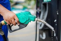 Giấy phép kinh doanh xăng dầu thành “mặt hàng” để bán 