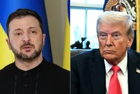 Tổng thống Ukraine Volodymyr Zelenskiy (bìa trái) và Tổng thống Mỹ Donald Trump. Ảnh tư liệu: AFP