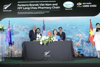 Thủ tướng New Zealand Christopher Luxon chứng kiến Lễ ký kết hợp tác chiến lược giữa FPT Long Châu và Anlene (thuộc tập đoàn Fonterra tại New Zealand).