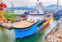 Tàu dịch vụ điện gió CSOV do Công ty TNHH MTV Đóng tàu Hạ Long (thuộc SBIC) đóng, được hạ thủy ngày 12/10/2024 - Ảnh: Tạ Hải 