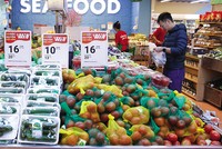 Sức mua tăng chậm ảnh hưởng không nhỏ tới động lực cho sản xuất - kinh doanh của doanh nghiệp. Ảnh: Đức Thanh 