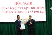 Phó Bí thư Tỉnh ủy, Chủ tịch UBND tỉnh Thái Bình Nguyễn Mạnh Hùng trao Quyết định bổ nhiệm Giám đốc Sở Giáo dục và Đào tạo tỉnh Thái Bình cho ông Nguyễn Ngọc Hà.
