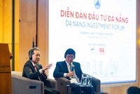 Bí thư Thành ủy Nguyễn Văn Quảng trả lời câu hỏi của các đại biểu, nhà đầu tư tại phiên thảo luận. Ảnh: Mai Quang 