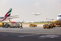 Cảng hàng không quốc tế Tân Sơn Nhất đang khai thác nhiều đường bay đi/đến của các hãng hàng không trên thế giới.