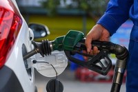 Giá xăng RON 95 về sát 19.600đ/lít từ 15h chiều 13/3.