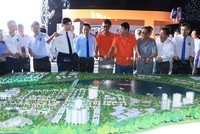 Mô hình Dự án Trung tâm trí tuệ nhân tạo - Đô thị phụ trợ tại TP. Quy Nhơn (quy mô hơn 93,2 ha, tổng vốn đầu tư 4.362 tỷ đồng) do Liên danh FPT Quy Nhơn làm chủ đầu tư. Ảnh: Trang Lê. 