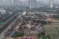 Bãi phế liệu hoạt động trên đất nông nghiệp ở phường Mễ Trì, quận Nam Từ Liêm, Hà Nội. Ảnh: Nguyễn Hải