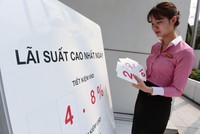 Hiện tại, mặt bằng lãi suất huy động VND kỳ hạn 6 tháng là 4,5%/năm