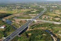 Hệ thống giao thông thuận lợi là điểm hấp dẫn các nhà đầu tư đến Quảng Ninh.