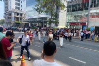 TP.HCM: Dân công sở, doanh nghiệp ở tầng cao chạy xuống sảnh vì nhiều tòa nhà rung lắc 