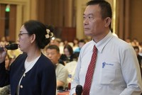 Đại diện một doanh nghiệp FDI phản ánh vướng mắc đến lãnh đạo UBND tỉnh Đồng Nai tại buổi đối thoại. Ảnh: Lê Anh