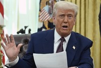 Tổng thống Donald Trump tuyên bố ông sẽ áp dụng thuế quan có đi có lại đối với các đối tác thương mại của Mỹ. Ảnh: AFP