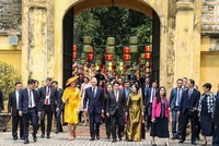 Chủ tịch nước và Nhà Vua Bỉ thăm Hoàng thành Thăng Long 