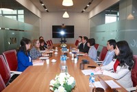 Thứ trưởng Bộ Tài chính Nguyễn Thị Bích Ngọc tiếp bà Sarah Kemp, Phó chủ tịch phụ trách Quan hệ Chính phủ quốc tế toàn cầu, Tập đoàn Intel. Ảnh: Đức Minh 