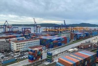 Toàn cảnh cảng hàng hóa ở Vladivostok, Nga. Ảnh: REUTERS/TTXVN
