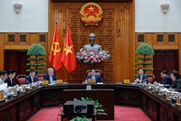 Thủ tướng Phạm Minh Chính chủ trì cuộc họp đánh giá tình hình liên quan đến thuế đối ứng của Mỹ với hàng hóa Việt Nam. Ảnh: VGP. 