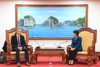 Thứ trưởng Nguyễn Thị Bích Ngọc (bên phải) và ông Noam Mizrahi tại buổi tiếp.