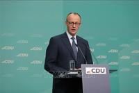 Lãnh đạo CDU Friedrich Merz phát biểu tại cuộc họp báo ở Berlin, Đức. Ảnh tư liệu: THX/TTXVN