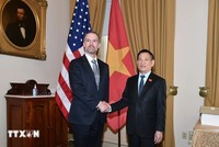 Phó Thủ tướng Hồ Đức Phớc gặp Đại diện Thương mại Mỹ Jamieson Greer. (Ảnh: TTXVN).