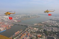 Tự hào lá cờ Tổ quốc tung bay trên bầu trời hòa bình 