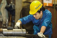 Sản xuất công nghiệp đang tăng trưởng tích cực. Ảnh: Đức Thanh 