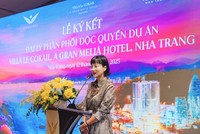 Bà Phạm Tú Cầu, Phó tổng giám đốc KDI Holdings phát biểu tại lễ ký kết.