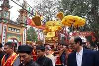 Nghi lễ rước vua tại lễ hội đền Sái. 