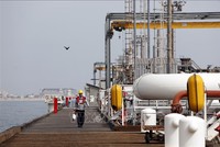 Cơ sở lọc dầu của Iran trên đảo Khark, ngoài khơi vùng Vịnh. Ảnh: AFP/TTXVN