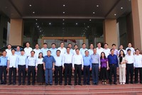 Lãnh đạo 2 tỉnh Quảng Bình- Quảng Trị cùng các Uỷ viên Ban thường vụ Tỉnh uỷ 2 tỉnh chụp ảnh lưu niệm sau hội nghị.