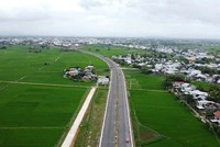 Dự án Tuyến đường kết nối từ trung tâm thị xã An Nhơn đến đường ven biển phía Tây đầm Thị Nại vừa được khánh thành. Ảnh: D.C. 