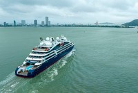 Cuối năm 2024, Bình Định liên tiếp đón 3 chuyến tàu biển du lịch quốc tế cập Cảng Quy Nhơn. Trong ảnh: tàu biển du lịch 5 sao Le Laperouse (quốc tịch Pháp) cập Cảng Quy Nhơn vào ngày 13/12/2024 (Ảnh: Dũng Nhân).