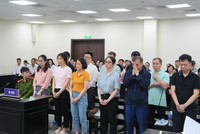 Có 13 bị cáo bị đưa ra xét xử trong phiên tòa sơ thẩm 