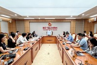 Ông Nguyễn Tân Thịnh chia sẻ với các phóng viên. (Ảnh: Mạnh Tuấn)