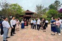 Đoàn đại biểu khảo sát Khu du lịch Mộc Lâm Viên, huyện Chương Mỹ. Ảnh: Hồng Hạnh.