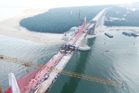 Cầu vượt cửa biển Thuận An thuộc Dự án tuyến đường bộ ven biển Huế