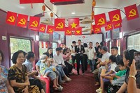 Dịp lễ, ngành du lịch đưa vào thử nghiệm chuyến tàu du lịch với tên gọi “Hành trình văn hóa về miền Đất Võ” được du khách đánh giá cao. 