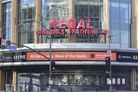 Rạp phim Regal ở Los Angeles, California (Mỹ). Ảnh: AFP/TTXVN