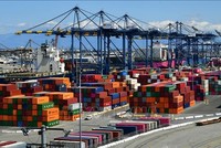 Cảng hàng hóa Los Angeles, bang California, Mỹ. Ảnh tư liệu: AFP/TTXVN