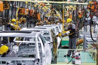 Điều cần làm là khôi phục lại trục động lực sản xuất như la bàn giá trị. Trong ảnh: Khu vực sản xuất của Thaco tại Chu Lai (Quảng Ngãi). Ảnh: Đức Thanh