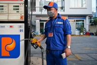 Giá bán lẻ xăng dầu tiếp tục hạ trong phiên điều hành chiều nay, 8/5. 