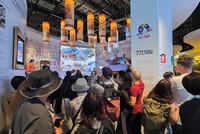 Trình diễn múa rối nước và âm nhạc truyền thống Việt Nam luôn thu hút nhiều khán giả.