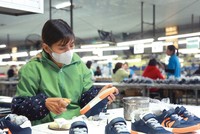 Những doanh nghiệp sản xuất, xuất khẩu các mặt hàng điện, điện tử, linh kiện, điện thoại, da giày, dệt may, gỗ... sẽ bị tác động mạnh bởi chính sách thuế đối ứng của Chính phủ Mỹ. Ảnh: Lê Tiên 