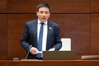 Bộ trưởng Bộ Tài chính Nguyễn Văn Thắng tiếp thu ý kiến đại biểu Quốc hội. 