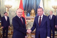 Tổng Bí thư Tô Lâm hội đàm hẹp với Tổng thống Nga Vladimir Putin. Ảnh: TTXVN 